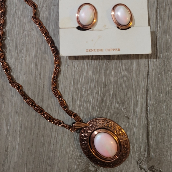 Source Unknown Jewelry - Vintage Copper W Faux White & Pink Pearl Clip On Earings & Necklace Set